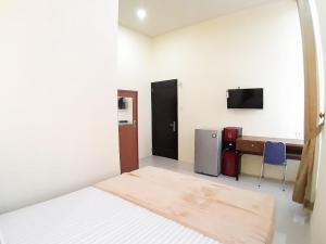 Televisyen dan/atau pusat hiburan di RedDoorz Syariah near Transmart Jambi 2