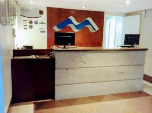 a lobby with a cash counter with a sign on the wall at Hotel Saint Paul 01 Flat in Manaus