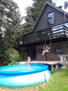 Bazén v ubytování Chata 100 Český Jiřetín nebo v jeho okolí