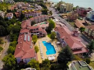 Bazén v ubytování Complex Sunrise by HMG - All Inclusive nebo v jeho okolí
