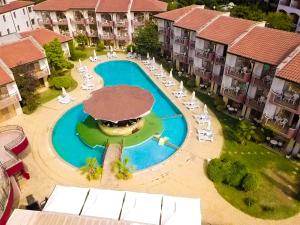 Bazén v ubytování Complex Sunrise by HMG - All Inclusive nebo v jeho okolí