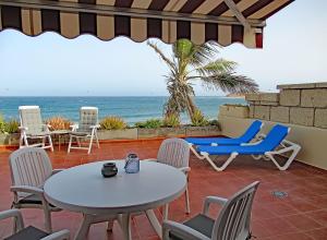 Gallery image of BARLOVENTO by RENTMEDANO Luxury beach front apartment with fantastic ocean views in El Médano
