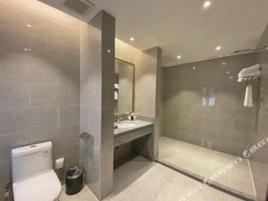 Kylpyhuone majoituspaikassa Chaozhou Hello Inn