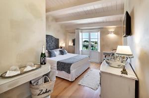 En eller flere senge i et værelse på Zahir Country House Boutique Hotel Noto + 119 billeder