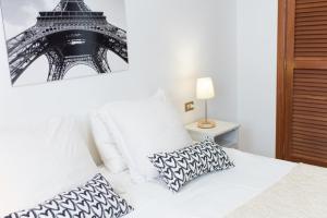 a bedroom with a bed with a picture of the eiffel tower at Don Antonio Cristianos Beach Vivienda vacacional in Los Cristianos