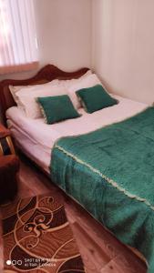 Postel nebo postele na pokoji v ubytování Apartments Azatutyan Avenue 9, кв 19