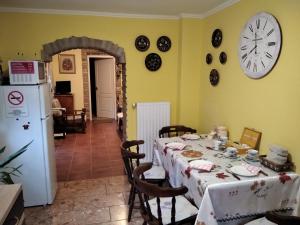 Posezení v ubytování Mözsi Apartman Tolna