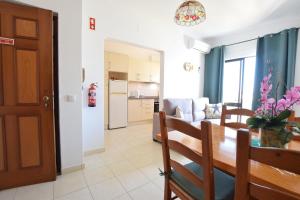 Apartamentos Carruna的厨房或小厨房