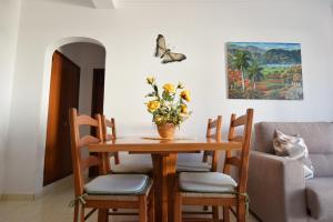 Apartamentos Carruna的休息区