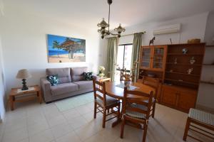 Apartamentos Carruna的休息区
