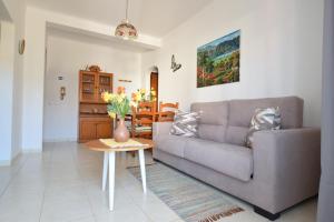 Apartamentos Carruna的休息区