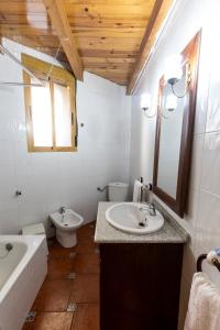 Ett badrum på Casa Rural El Abeto