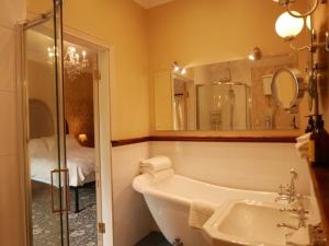 Koupelna v ubytování Ghan House + 37 fotografií