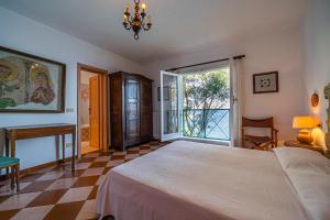 En eller flere senge i et værelse på Villa Il Tramonto - Goelba