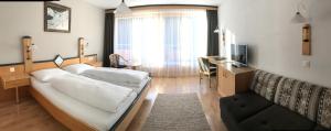 Gulta vai gultas numurā naktsmītnē Hotel Garni Aurora