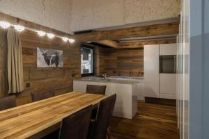 Kuchyň nebo kuchyňský kout v ubytování Villa Alpenhof
