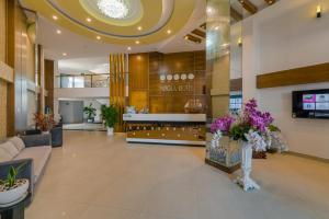 a lobby of a hotel with flowers in the lobby at Nipola Hotel - Chợ Đêm Dương Đông Phú Quốc in Phú Quốc