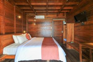 Waterside inn Nusa Penida客房内的一张或多张床位
