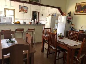 A cozinha ou cozinha compacta de Sítio Flora Rei