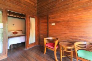 Waterside inn Nusa Penida客房内的一张或多张床位
