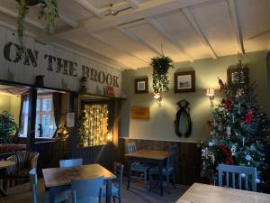 Εστιατόριο ή άλλο μέρος για φαγητό στο The George Inn Middle Wallop +32 φωτογραφίες