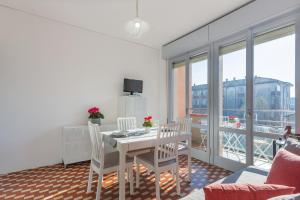 Televiisor ja/või meelelahutuskeskus majutusasutuses Lido di Pomposa Flat a due passi dalla Spiaggia!
