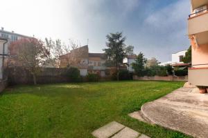Aed väljaspool majutusasutust Lido di Pomposa Flat a due passi dalla Spiaggia!