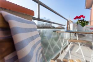 Rõdu või terrass majutusasutuses Lido di Pomposa Flat a due passi dalla Spiaggia!
