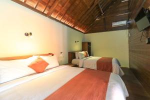 Waterside inn Nusa Penida客房内的一张或多张床位