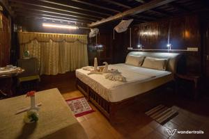 Postel nebo postele na pokoji v ubytování Varkala Marine Palace