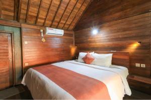 Waterside inn Nusa Penida客房内的一张或多张床位