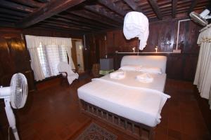 Postel nebo postele na pokoji v ubytování Varkala Marine Palace