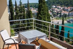 a balcony with a table and chairs and a view of a city at Apartment Vista 2 in Dubrovnik