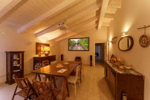A television and/or entertainment centre at Agriturismo Ca' Poldo