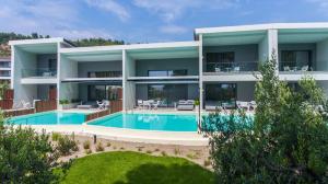 Foto dalla galleria di Lagomandra Luxury Suites with Private Pools a Nikiti