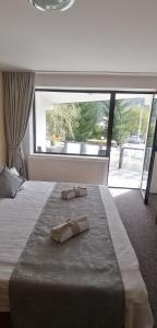 Postel nebo postele na pokoji v ubytování M7 Villa Bed& Bistro