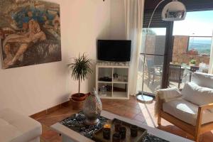 TV a/nebo společenská místnost v ubytování NATURAL DREAM APARTMENT BLUE WIFI