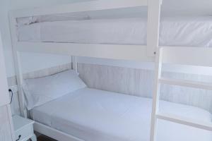a couple of bunk beds in a room at Casa Jardín El Colmenar in Las Navas del Marqués