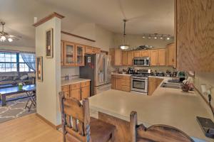Dapur atau dapur kecil di Secluded Marble Falls Family Home with Mtn Views!