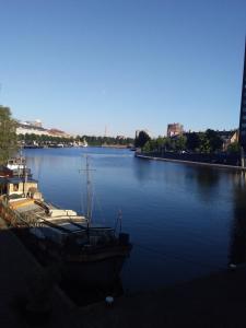 Výhled na řeku, která protéká v blízkosti hotelu