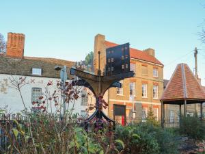 Το κτήριο όπου στεγάζεται  η παραθεριστική κατοικία