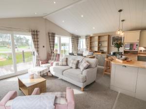 a living room with a couch and a kitchen at Sea Holly Lodge in Saltburn-by-the-Sea