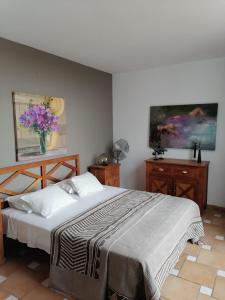 Ein Bett oder Betten in einem Zimmer der Unterkunft Algarent Cabanas de Tavira Quinta Velha Cosy 214