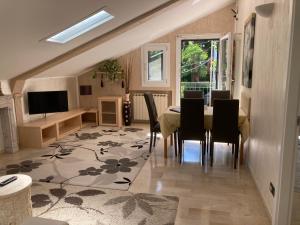 a living room with a table and chairs and a television at Oasis Lagoon Estate in Venice-Lido