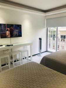 TV/trung tâm giải trí tại Hotel y suites acapulco mediterrane