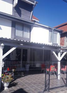 Balkón nebo terasa v ubytování Apartmani Nis