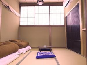 Una cama o camas en una habitación de Kinoya Hostel