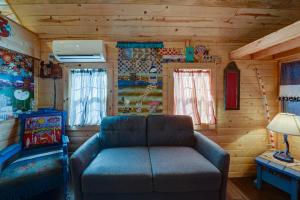 a living room with a couch in a cabin at Tiny House Leadville Colorado in Leadville