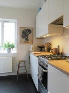 Ett kök eller pentry på ApartmentInCopenhagen Apartment 1240