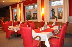 A restaurant or other place to eat at Hotel-Restaurant Weinberg